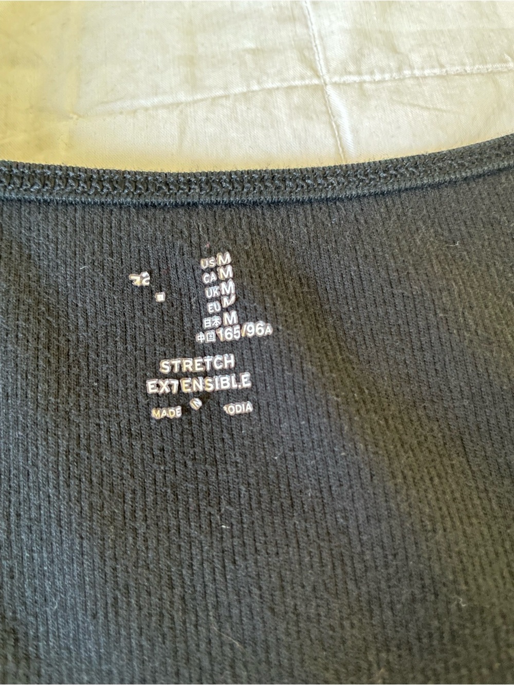 Old Navy Black Scoop Neck Tank Top Size medium - Picture 4 of 4